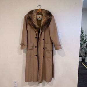 Vintage White Stag tan trench with fur collar, faux fur interior